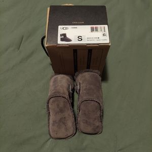 Uggs boots for infants , slightly wore